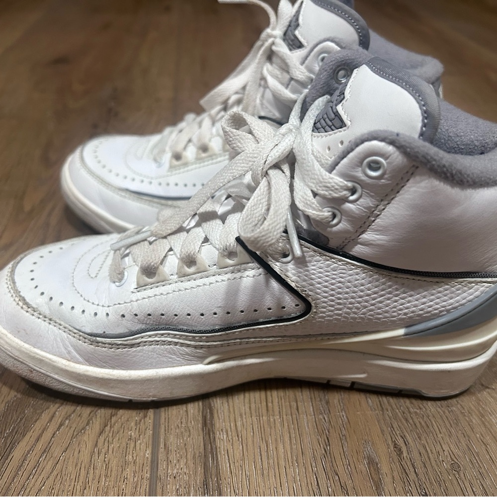 Jordan Retro 2
White and Gray Sneakers Classic Design